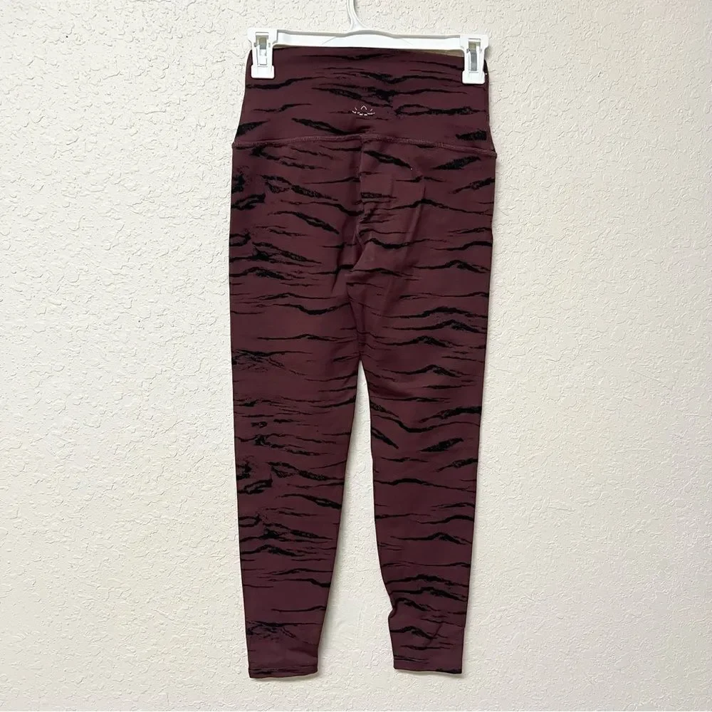 Beyond Yoga Womens High Waisted Legging  Jacquard Animal Print Size S